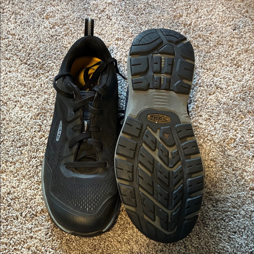 KEEN women’s steel toe shoes